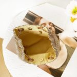 sac avec strass scintillants